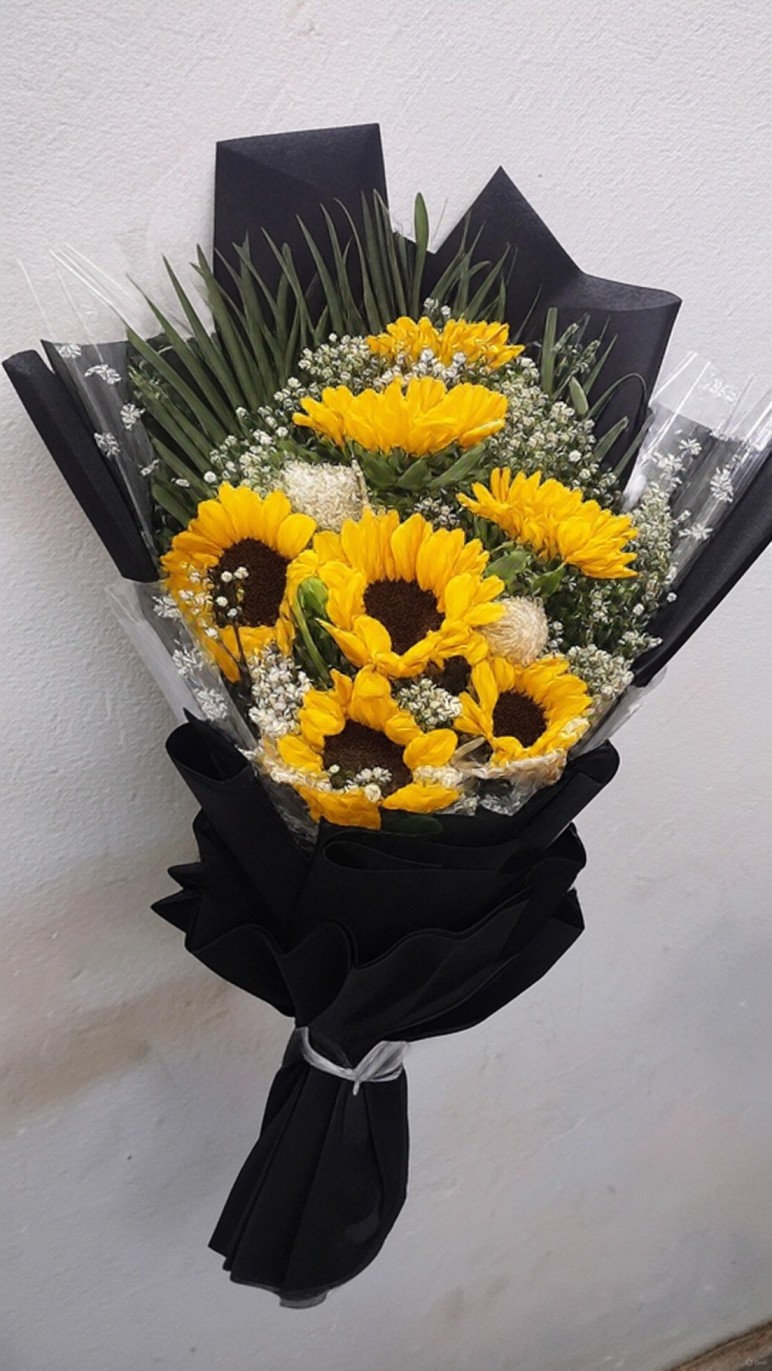 Golden Glow – Premium Sunflowers Flat Bunch